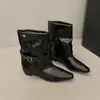 Novas Botas Femininas Outono Estilo Wasteland Moda Salto Grosso Fivela Cano Macio Solado Flexível Retro Estilo 2026 Versátil Calça Botas de Cano Médio