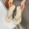 Chanclas de strass de talla grande para comercio exterior 35-43 2023 chanclas planas pequeñas de moda en internet venta al por mayor y al por menor calzado