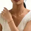 Colar Corrente Cobra com Contas Douradas Versátil Minimalista Estilo Europeu e Americano para Mulheres, Corrente Curta para Clavícula com Design de Nicho de Luxo Leve