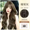 Peruca completa para mulheres, com franja de ar, cabelo longo e cacheado, um visual natural e volumoso, e um estilo ondulado elegante para o dia a dia