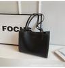 Bolsa Tote Simples de Grande Capacidade 2024 Nova Moda Elegante Bolsa para o Dia a Dia Casual Bolsa de Ombro Feminina