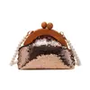 Bolsa de Concha com Lantejoulas da Moda 2026 Novo Estilo de Verão Pequena Clutch Estilo Chanel Bolsa de Festa com Corrente de Pérolas Transversal Bolsa Feminina