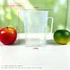 Taza medidora de plástico con tapa y escala en stock, especializada para tiendas de té de burbujas, jarra medidora doméstica de grado alimenticio, resistente a altas temperaturas