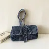 Bolsa de ombro em jeans lavado estilo Y2K vintage para jovens, perfeita para o dia a dia, compras e passeios.