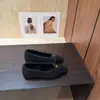 Zapatos de Commuter Negros de Moda Estilo Chino, Zapatos Nuevos para Mujer con Estampado de Frutas, Zapatos de Moda Versátiles de un Solo Color, Zapatos de Otoño Estilo Chanel con Suela Suave