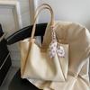 Bufanda de seda vintage de gran capacidad, bolso de mano decorativo 2022, bolso tote de hombro popular este año de estilo extranjero para el día a día con textura de moda