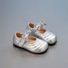 Zapatos Caminadores para Bebé Niñas Pequeñas Lazo Suela Suave Zapatos Individuales 2025 Otoño Nuevo Estilo Niña Redondos Moda Zapatos de Cuero