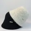 Chapéu de Balde de Pelúcia Liso Novo para Outono e Inverno com Circunferência da Cabeça Grande para Mulheres, Chapéu de Balde Quente Versátil Simples Japonês de Alta Qualidade para Afinar o Rosto