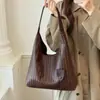 Bolsa de Palha Tecida Retro Transfronteiriça 2026 Nova para o Trabalho Casual Moda Grande Capacidade Ombro Único Versátil Bolsa de Axila