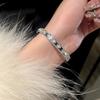 Pulsera abierta de flor de circón de lujo ligero, pulsera de moda de alto sentido y temperamento, nueva joyería 2024 para mujer, venta al por mayor