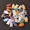 Cristal natural piedra en bruto ágata zafiro 20 mm colgante de pez pequeño colgante para joyería DIY accesorio para bolsa llavero