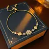 Pulsera Flor de Circonita Chapada en Oro Real Nicho Dulce Versátil Pulsera Temperamento Lujo Ligero Joyería de Gama Alta para Mujeres Al Por Mayor