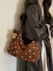 Bolso de lunares para mujer, nueva colección de otoño 2026, estilo de alta gama, bolso de hombro de gamuza con efecto Maillard, bolso tipo dumpling de gran capacidad