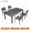 Mesa e cadeiras de jantar de plástico-madeira para exterior, mesa longa de metal na cor de madeira natural, uma mesa com quatro cadeiras, mesas e cadeiras para restaurantes em áreas cênicas