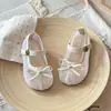 Sapatos Pequenos de Couro Estilo Coco Chanel para Meninas Doces 2026 Nova Coleção Primavera/Outono Sapatilhas Elegantes da Moda com Laço Estilo Princesa Ins