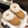 Pantuflas de algodón cálidas y aptas para exteriores para mujer, adecuadas para usar en interiores en invierno, impermeables, antideslizantes, con suelas gruesas, modernas y a la moda, y con diseño de tacón.