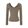 Camiseta de manga corta con cuello en V para mujer, con un diseño ajustado de cintura alta, perfecta para primavera y verano. Este top liso de corte ajustado se puede usar como capa base o como una pieza independiente, ofreciendo una silueta favorecedora y un efecto adelgazante.. Se puede usar de dos maneras, al frente o al revés