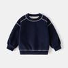 Ropa infantil de primavera y otoño de 2025, chalecos de cuello redondo para niños, abrigo tipo jersey para niños, abrigo de color con contraste de líneas brillantes, tendencia de una generación de cabello.