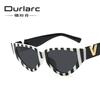 Gafas de sol ojo de gato triangulares V blanco y negro 2022 nueva moda europea y americana pasarela gafas de sol de montura pequeña gafas de sol para mujer