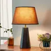 Lámpara de mesa de viento usada estilo Wabi-Sabi japonés Sala de estar Dormitorio nuevo Estudio Casa de huéspedes Decoración suave Lámpara decorativa de arte de diseñador Hierro