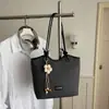 Bolso de mano para mujer transfronterizo 2026 nuevo y elegante bolso de hombro, bolso cruzado tipo cubo de moda versátil