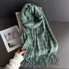 Bufanda Cálida de Moda Retro a Cuadros Europeos y Americanos para Otoño e Invierno para Hombres y Mujeres, Bufanda Versátil con Borlas de Imitación Cachemir para Viajes