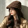 Nueva gorra de ante vintage de otoño e invierno para mujer, versátil, hace que la cara se vea más pequeña, adecuada para cabezas grandes, se puede usar al revés como una boina de pico de pato