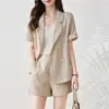Conjunto de Três Peças para Mulheres: Camisa com Gola de Terno, Shorts Simples de Cor Sólida para o Dia a Dia, Moda Verão 2026 Elegante