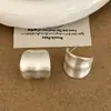 Pendientes cepillados minimalistas europeos y americanos, de lujo ligero, alta gama, elegantes y con estilo, de diseño nicho, únicos, versátiles y estilosos para ir al trabajo