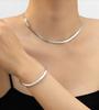 Europa y Estados Unidos collar plano de cadena para el cuello de hueso de serpiente con hoja de doble personalidad transfronteriza personalidad creativa corto clavícula cadena mujer venta al por mayor