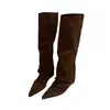 Novas botas de outono slip-on, corte reto, nicho, emagrecedoras, botas femininas retrô, bico fino, botas longas de cano alto, design de moda 2026