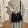 Bolsa Feminina Veludo Camurça Fosco Retrô de Nicho Nova Outono/Inverno 2026 Versátil Bolsa Transversal Bolsa Bohemian com Franjas