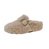 Zapatillas de algodón de suela gruesa con hebilla de cinturón, slip-on de moda 2026 zapatillas peludas para mujer, cálidas para usar al aire libre en otoño e invierno, medias zapatillas de punta cerrada
