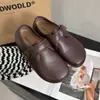 Sandálias Birkenstock Estilo Britânico em Couro Sintético Retrô para Mulheres Modelo Novo Primavera e Outono 2026 com Botão e Velcro, Sapatos Casuais com Aumento de Altura Oculto