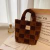 Outono e inverno Nova Bolsa de Mão Quadrada de Pelúcia Combinação de Cores Bolsa de Pulso Estilo Coreano Design de Nicho Bolsa de Mão com Fivela Magnética Fofa Feminina