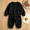 Conjunto Simples de Moletom Liso Infantil Meninos e Meninas Calça Jogger Solta com Punho Conjunto de Duas Peças Outono Roupa Infantil Fonte