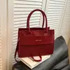 Bolsa de Mão Estilosa Retrô Estilo Novo Primavera 2026 para Mulheres, Moda de Nicho Simples para o Dia a Dia Ombro Transversal para Mulheres