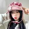 Nuevo Sombrero Lei Feng a Cuadros de Gato y Conejo Lindo 2025 para Mujer, Sombrero de Felpa Cálido Dulce para Otoño e Invierno con Forro Polar y Protección para las Orejas