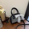Bolsa Pequena Quadrada com Textura de Diamante para Mulheres 2025 Outono Nova Moda Simples Bolsa Transversal Bolsa Carteiro Brilhante Bolsa de Selim