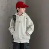 Moletom com Capuz para Meninos Estilo Primavera e Outono 2026 Novas Roupas de Outono para Crianças Estilo Coreano Camada Base para Crianças Médias e Grandes Top de Outono Malandro Bonito