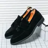 Sapatos de couro estilo britânico plus size para homens, coleção primavera/outono 2025, mocassins de camurça para exportação, sapatos casuais slip-on com franjas, mocassins masculinos