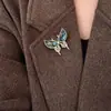 Elegante Broche para Abrigo con Fragmentos de Concha de Mariposa, Pin de Alta Gama para Mujer, Broche para Chaqueta de Traje, Diseño Exquisito, Estilo de Nicho