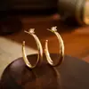Novos Brincos de Argola Grandes Exagerados em Forma de C com Zircônia Europeus e Americanos para Mulheres Argolas de Orelha Exquisitas e Modernas Joia de Orelha de Luxo Leve de Alta Qualidade