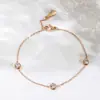 Pulseira de Três Pedras de Alta Qualidade, Estilosa e Única com Design Retrô de Nicho, Joia Simples e Versátil de Aço Titânio para Mulheres, Em Estoque para Atacado
