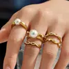 Anel de Pérola com Curva Irregular, Aço Inoxidável Banhado a Ouro 18K, Popular no Exterior, Estilo Suave, Acessório de Mão Elegante