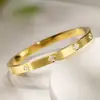 Pulseira Popular Transfronteiriça de Aço Titânio Que Não Desbota, Pulseira de Flor de Diamante de Aço Inoxidável de Alta Qualidade para Mulheres, Joias Que Não Desbotam Incrustadas com Diamantes
