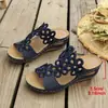 Sandalias de cuña caladas con flor para mujer Verano 2025 Cómodas Suela suave Chanclas casuales Talla grande Zapatos de mamá