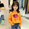 Camiseta elegante de manga larga 100% algodón para niña, nuevo modelo primavera y otoño 2026, top básico de dibujos animados con cuello redondo para niños
