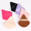 Balanza de polvos triangular no absorbente, balanza de polvos triangular de terciopelo de cristal, balanza de polvos flocada para fijar polvos sueltos, herramientas de belleza, en stock al por mayor