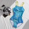 2026 Nuevo Estilo Transfronterizo Traje de Baño de Natación de Competición para Mujer Una Pieza Triángulo Ajustado que Oculta el Vientre Adelgazante Figura Especial para Piscina de Entrenamiento